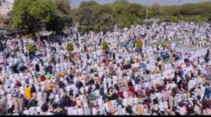 टीले वाली मस्जिद पर सकुशल सम्पन्न हुई ईद की नमाज़।