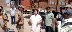 संभल के चंदौसी में महिला से लूट 