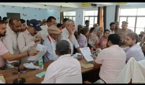 अतिक्रमण और जाम के विरुद्ध प्रेस क्लब खागा ने जिलाधिकारी को दिया ज्ञापन