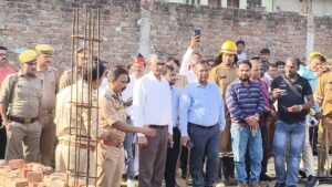 मकान की नींव खोदते समय पड़ोसी की भरभरा की गिरी दीवाल दो राज मिस्त्री की दब कर मौत