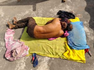 अज्ञात कारणों के चलते छत पर सो रहे युवक की हत्या,