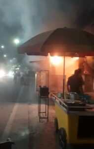 गोमती नगर विस्तार पुलिस ने अपनी जान पर खेलकर बुझाई आग 