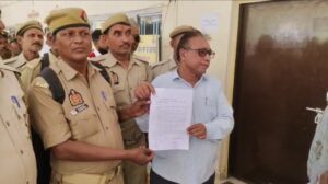 पीआरडी जवानों ने अपनी समस्याओं को लेकर जिलाधिकारी को 4 सूत्रीय मांगों का सौपा ज्ञापन,