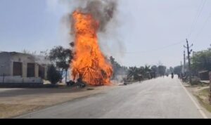 पीलीभीत में झोपड़ी की दुकान बनी आग का गोला।