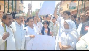 आगरा मे कांग्रेसियो का ED, CBI के खिलाफ विरोध प्रदर्शन 