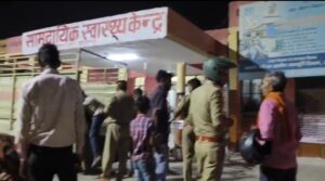 प्रेमी के साथ सम्बन्ध बनाते बहन के द्वारा देखे जाने से आहत युवती ने खाया जहरीला पदार्थ