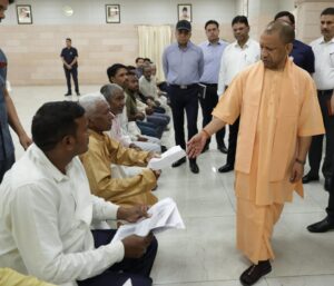 मुख्यमंत्री योगी आदित्यनाथ का जनता दर्शन कार्यक्रम।