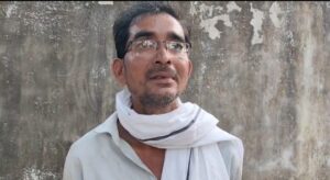 विद्युत विभाग जे ई गुलाब प्रजापति संविदा कर्मियों को दिखा रहे रौब* 