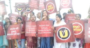 OTT प्लेटफॉर्म पर बढ़ रही अश्लीलता के खिलाफ विरोध प्रदर्शन।