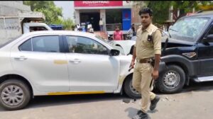 तेज रफ्तार दो कारों की जोरदार टक्कर