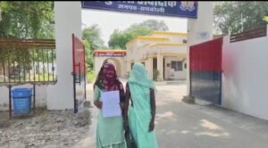 शौच के लिए निकली नाबालिक युवती के साथ दो युवकों ने किया छेड़छाड़ 