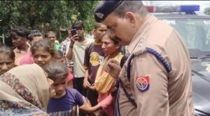 डंपर की चपेट में आने से चार वर्षीय मासूम बच्ची घायल