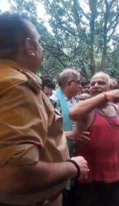 डंपर की चपेट में अधेड़ की मौत, आक्रोशित ग्रामीणों ने लगाया जाम – भारी पुलिस बल तैनात, माहौल तनावपूर्ण