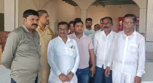 ग्राम प्रधान ने पूर्व कैबिनेट मंत्री मनोज कुमार पर लगाए गंभीर आरोप।