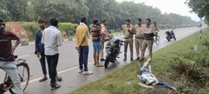 संदिग्ध परिस्थितियों में हाईवे किनारे मिला युवक शव