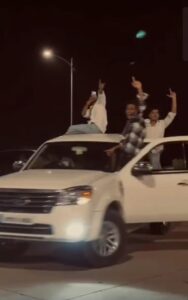 जनपद के युवाओं पर जमकर चढ़ा रील बनाने का जुनून , यातायात नियमों की खुलेआम उड़ा रहे धज्जियां*