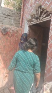 क्षेत्र में चर्चित यह महिला बिना बोर्ड बिना रजिस्ट्रेशन के धुंआधार करवा रही अपने घर पर डिलीवरी*