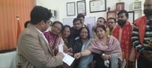 ब्राह्मणों पर अभद्र टिप्पणी पर IAS संतोष वर्मा का पुतला फूका..