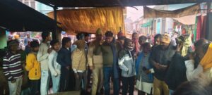 चन्दौली जनपद के नौगढ़ कस्बे मे जंगल से भटककर हिरन आया बस्ती की ओर।