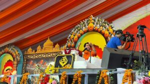 मावई बाईपास चौराहा स्थित कथा स्थल पर इन दिनों भक्ति की अविरल धारा बह रही है।