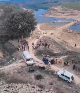 अज्ञात कारणों के चलते भाई–बहन ने नदी किनारे जाकर खाया ज़हर,