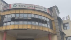 तारामंडल स्थित जीएसटी कार्यालय में देर रात भीषण आग लगने से अफरा-तफरी मच गई।