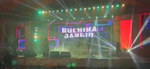 राजकीय जिला औद्योगिक विकास प्रदर्शनी में बॉलीवुड सिंगर रुचिका जांगिड़ नाइट के प्रशासन दिखा फैल।