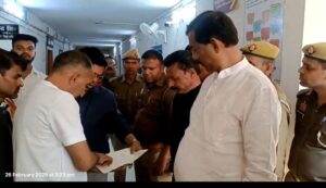 मोरम कारोबारियों के दबंगई से परेशान किसानों ने जिलाधिकारी कार्यालय पहुंच कर लगाई गुहार।