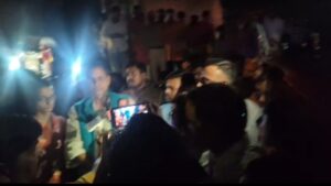 बिजली कटने के विरोध में रामभक्तो ने दिया धरना