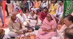 सड़क निर्माण के लिए हो रही भूमिपूजन पर दो विधायकों में कहासुनी