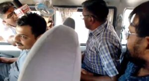 एंटी करप्शन टीम ने रिश्वत लेते रंगे हाथ लेखपाल को किया गिरफ्तार