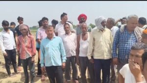 जनपद हापुड़ थाना हाफिजपुर क्षेत्र में ग्राम हरसिंहपुर में रास्ते को लेकर ग्रामीणों ने किया हंगामा।