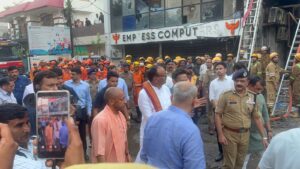मुख्यमंत्री अलीगढ़ कार्यक्रम रद्द कर पहुंचे लखनऊ