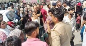जिला अस्पताल बना अखाड़ा, दो महिलाओं के बीच जमकर हुआ झगड़ा, मौके पर पहुंची पुलिस* 