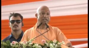 बस्ती की धरती से मुख्यमंत्री योगी आदित्यनाथ ने समाजवादी पार्टी और कांग्रेस पर अब तक का सबसे तीखा राजनीतिक हमला बोला।