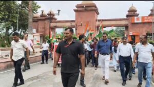 डॉ. शकुन्तला मिश्रा राष्ट्रीय पुनर्वास विश्वविद्यालय में तिरंगा रैली का आयोजन* 